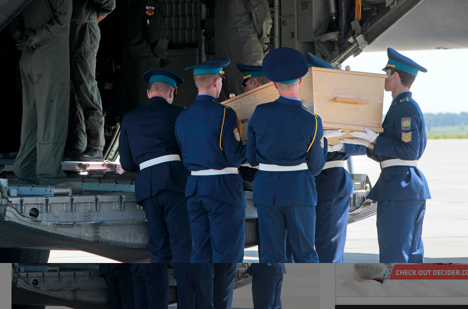 Akhirnya jenazah mangsa MH17 pulang ke pangkuan keluarga