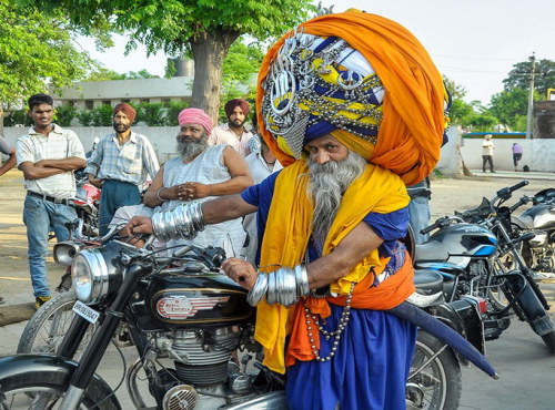 Lelaki Punjab pakai serban terbesar di dunia